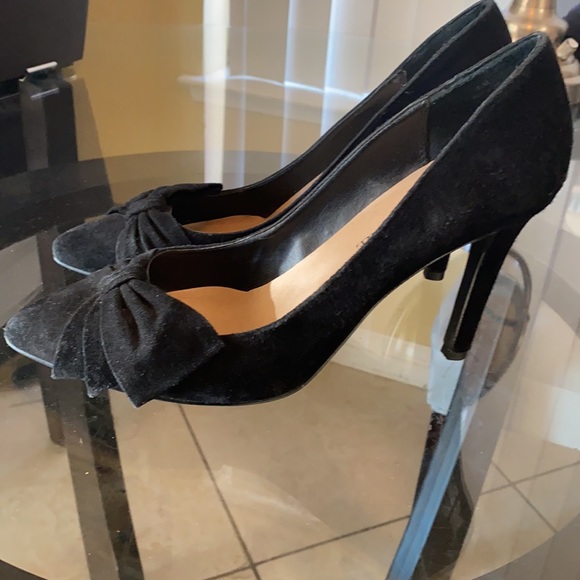 Audrey Brooke black suede bow high heels - Picture 4 of 7